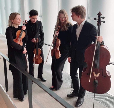Fem unge musikere (strykere) fra Barratt Due