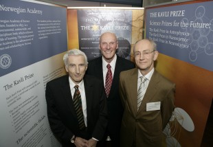 In the panel for the press conference were Martin Rees, President of the Royal Society, Fred Kavli, founder and chairman of The Kavli Foundation and Jan Fridthjof Bernt, President of  the Norwegian Academy of Science and Letters. (Photo: Les Gibbbon)