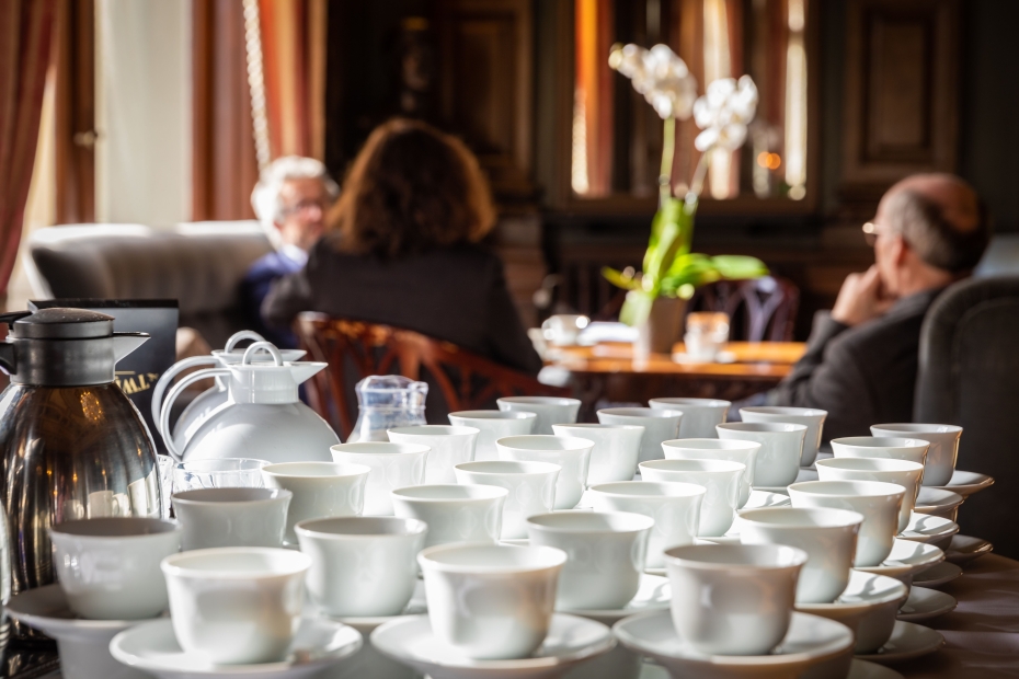 kaffekopper i Gobelinesalen. Foto: Hans Kristian Thorbjørnsen