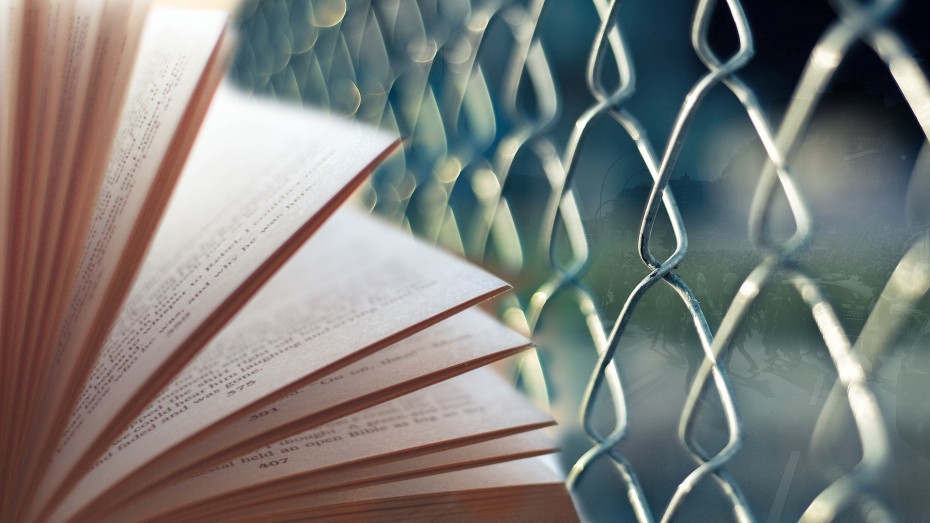 Illustration photo: book/fence