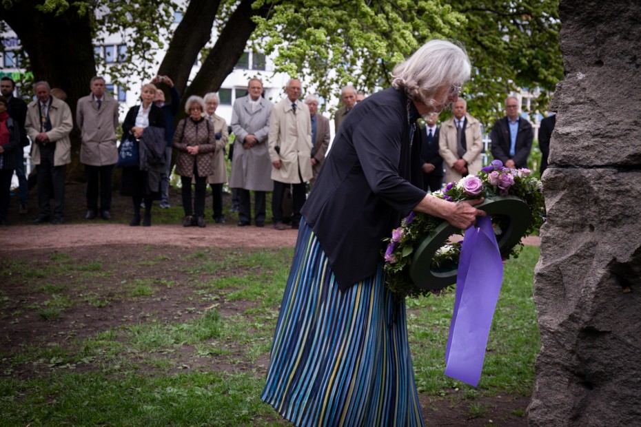 Kransenedleggelse ved Abelmonumentet