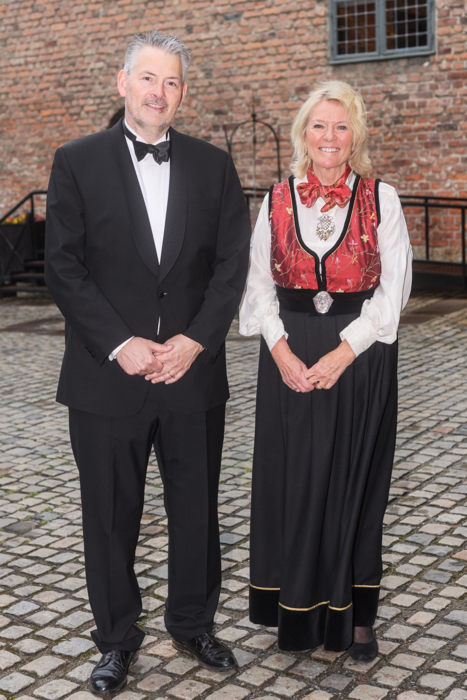 Bjørn Haugstad, direktør ved NTNU, med Kristin Clemet, leder av tankesmien Civita, på banketten. (Foto: Naina Helén Jåma / Abelprisen)