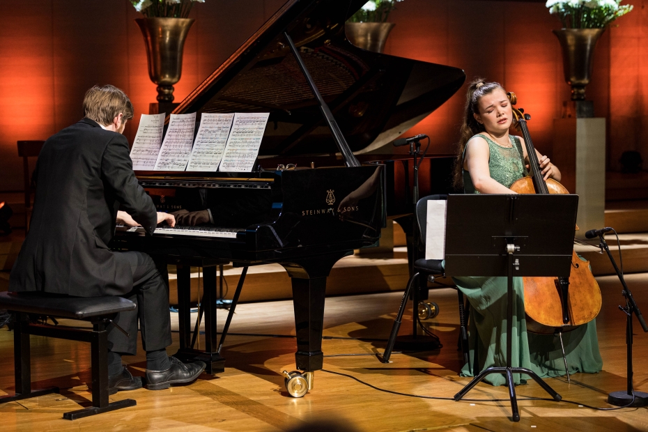 Musikalsk innslag med Birgitta Elisa Oftestad på cello og Oscar Abel Valand Halvorsen på piano