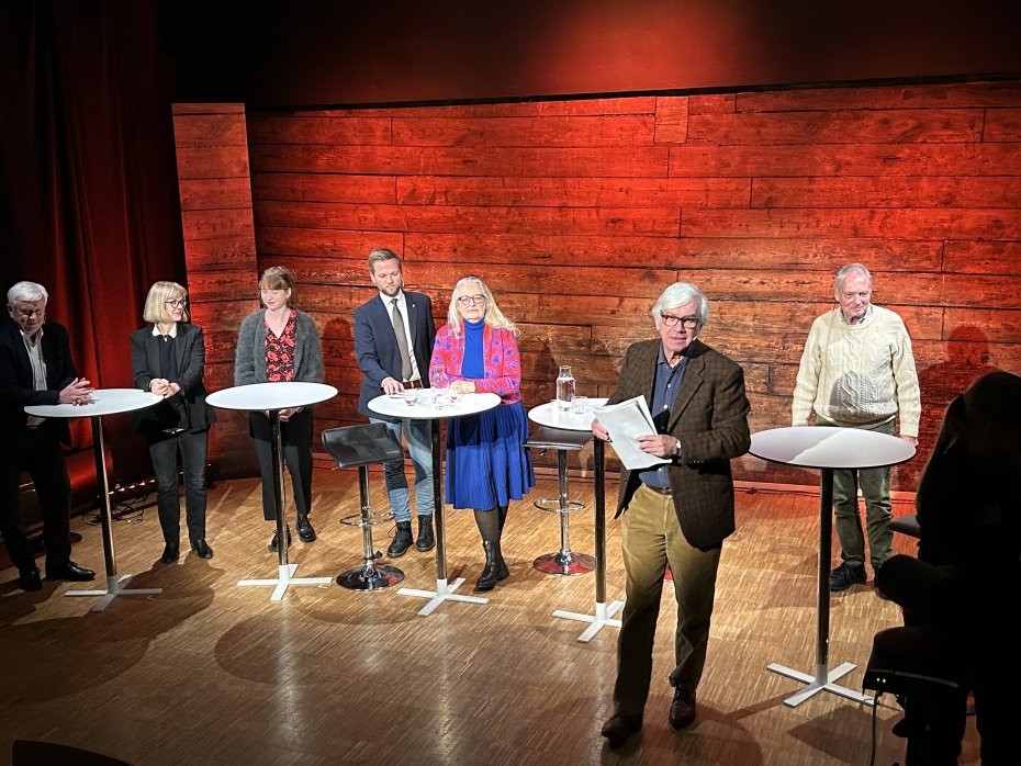 Panelsamtale på Bergen Litteraturhus med Gösta Esping-Andersen, Ann Helen Bay, Jana Birke Belschner, Christian Haugen, Ruth Grung, Ole Torp og Stein Kuhnle.