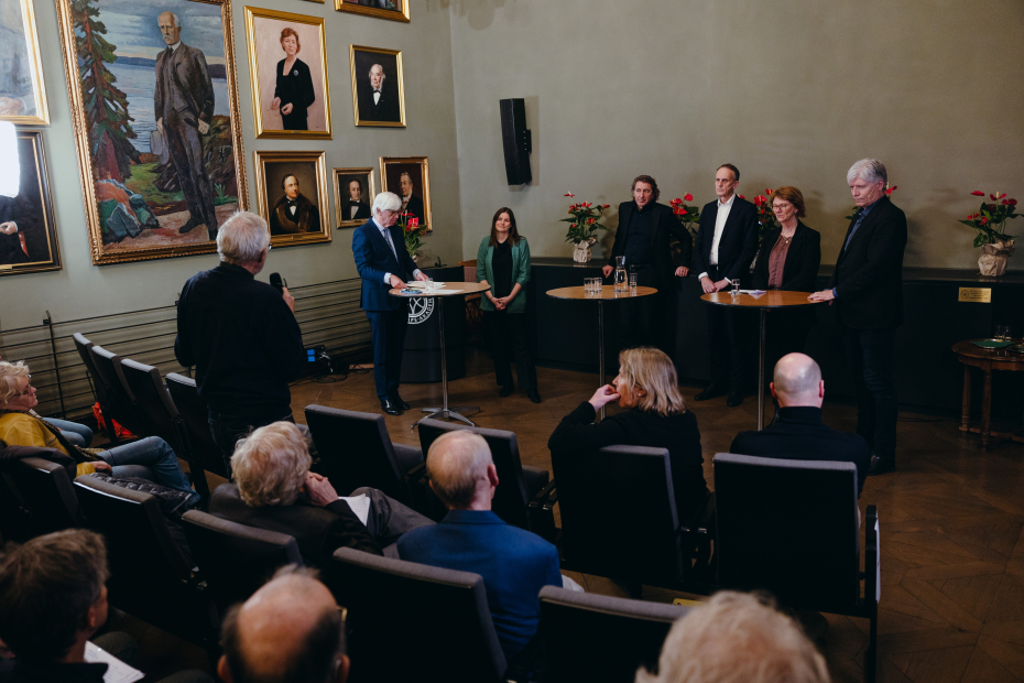 Panelsamtale med Ole Torp, Kaja Lønne Fjærtoft, Walter Sognnes, Peter Haugan, preses Lise Øvreås og Ola Elvestuen.