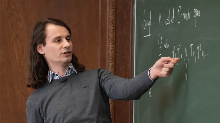 Peter Scholze, former Fieldsvinner
