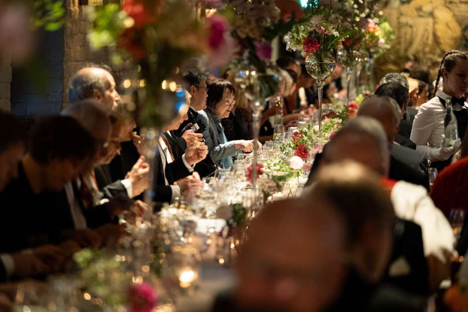 pyntet bord med blomster